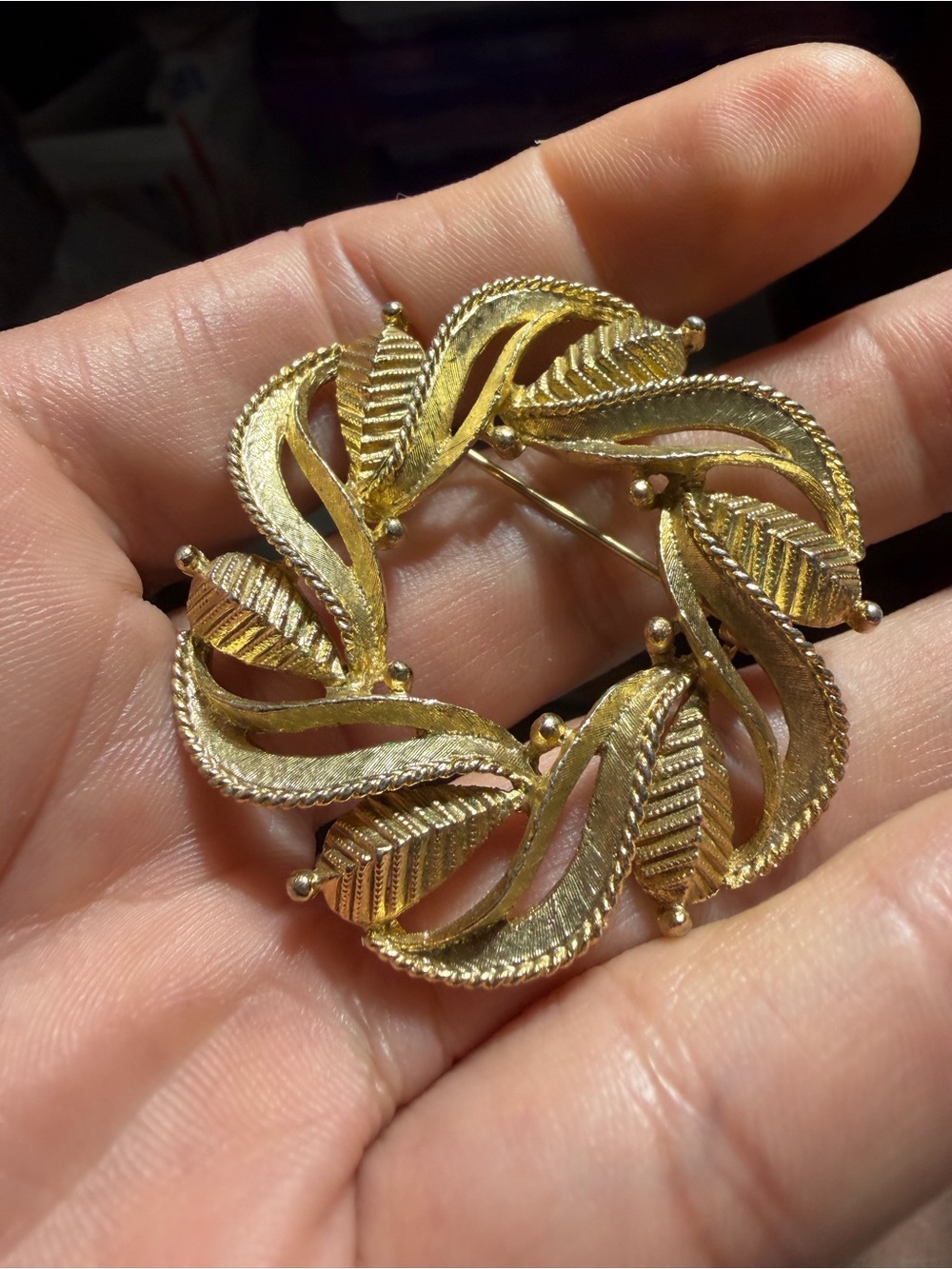 Vintage Gold Tone Leaf Wreath Brooch